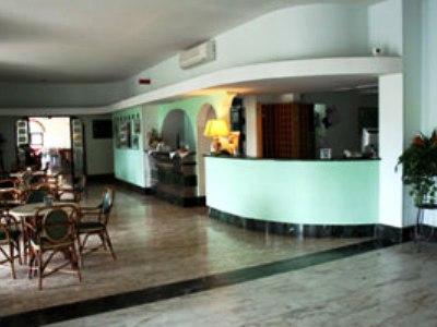 Tennis Hotel Pouzzoles Extérieur photo