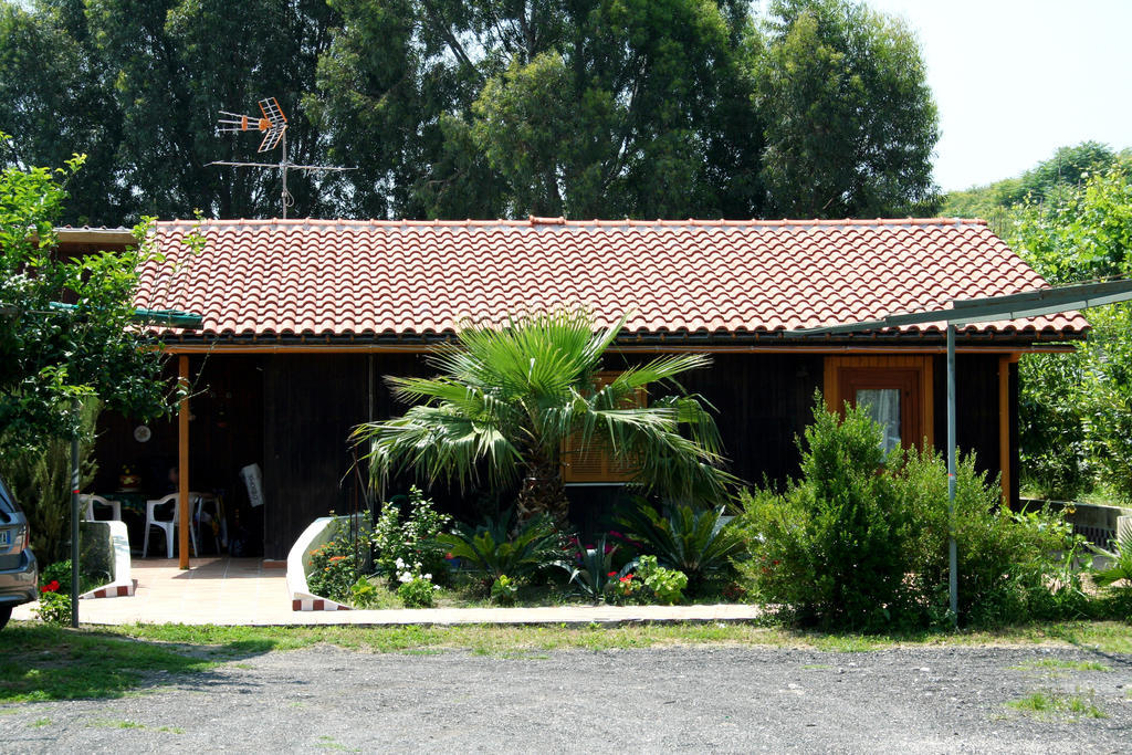 Tennis Hotel Pouzzoles Extérieur photo