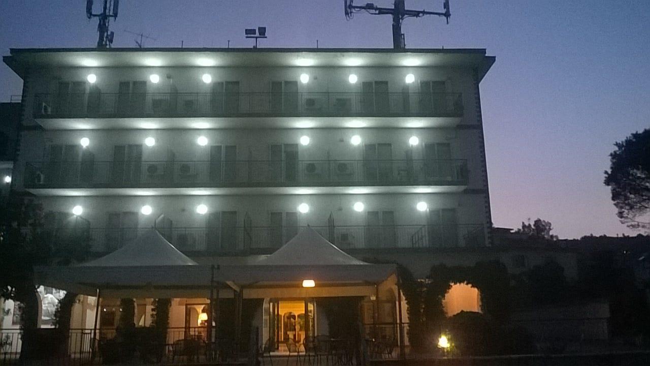 Tennis Hotel Pouzzoles Extérieur photo